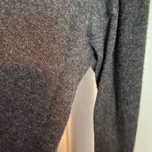 📣Last Chance📣Charcoal Gray Old Navy Long Sweater - Picture 4 of 5